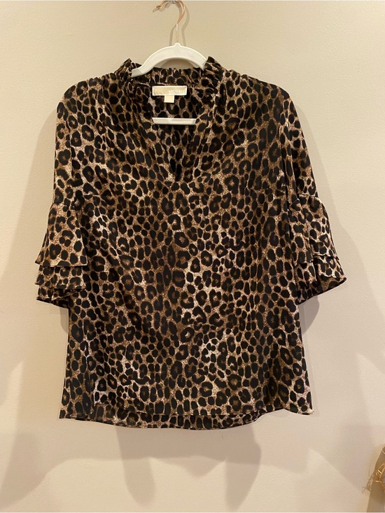 Michael Kors Tops - Michael Kors Leopard Print V-Neck Blouse with Tiered Bell Sleeves. Size Small